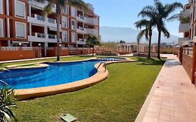 Apto. con gran terraza y acceso directo a piscina.